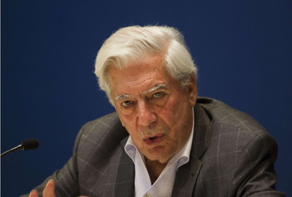 'Venezuela se acerca cada vez más a una dictadura': Vargas Llosa