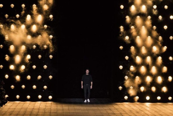 Saint Laurent hace su primer desfile fuera del calendario oficial