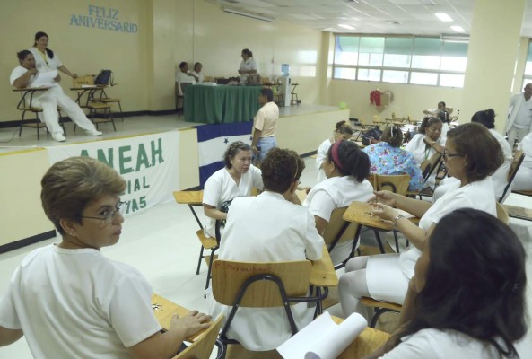 Médicos inician asambleas por reajuste salarial