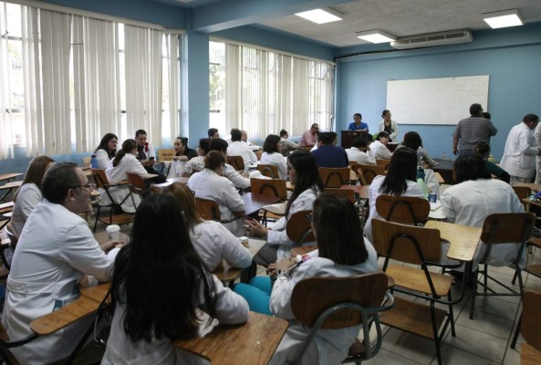 Ajuste que piden médicos solo beneficia a los mejor pagados