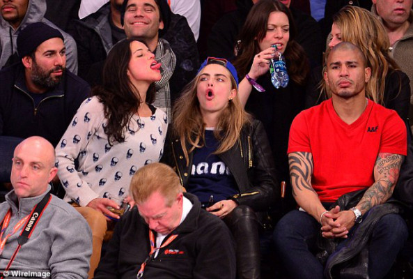 Michelle Rodríguez, ebria y de besos con Cara Delevingne