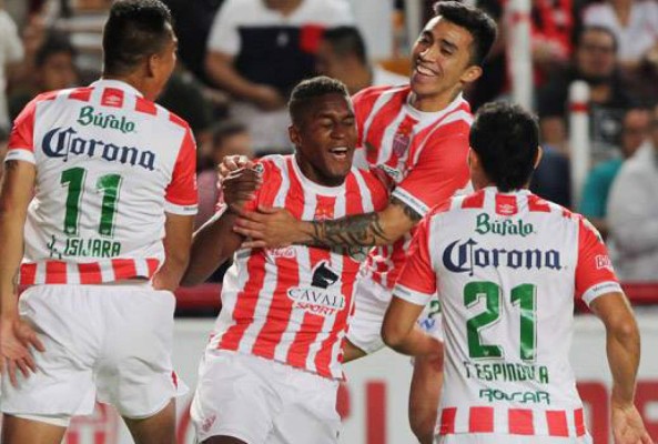 Bryan Beckeles en el once ideal de la jornada en México