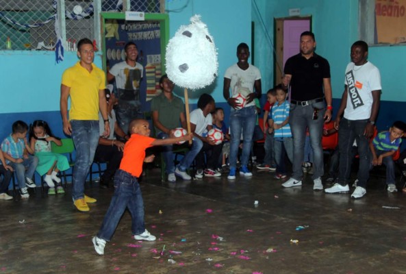 El Vida hace sonreír a miles de niños hondureños en su día