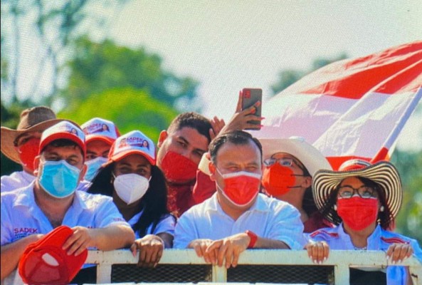 Darío Banegas realiza gira por Tela y La Ceiba