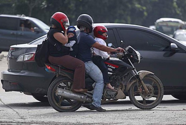 ¿Estás de acuerdo que prohíban más de dos personas en una moto?