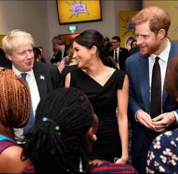 Johnson junto al Príncipe Harry y la Sra. Meghan Markle.