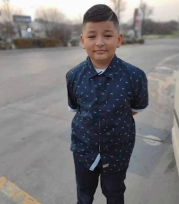 Xavier López, de 10 años de edad, fue el primer estudiante en ser identificado como una de las víctimas de la masacre. Su madre, Felicia Martínez, había ido a la escuela apenas unas horas antes del tiroteo para asistir a una ceremonia del cuadro de honor. 