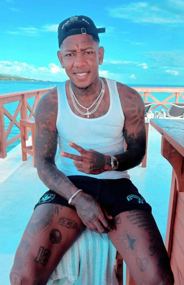 Según se conoció, Romell Quioto se marchó a Roatán para seguir disfrutando de unos días de vacaciones y supuestamente para celebrar el cumpleaños de su novia.