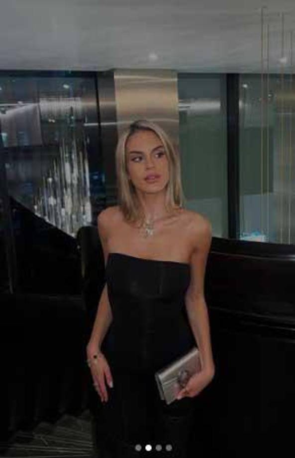 María vive con sus padres, Pep Guardiola y Cristina Serra, en la ciudad de Manchester, y sus dos hermanos, Màrius y Valentina.