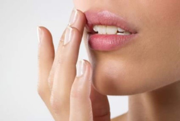 Use un humectante para proteger los labios