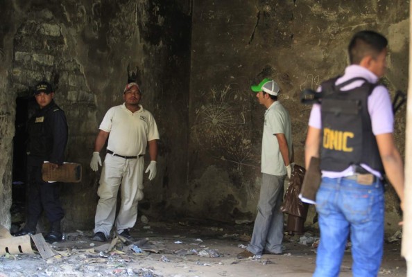 Matan a mujer y le prenden fuego en edificio en ruinas