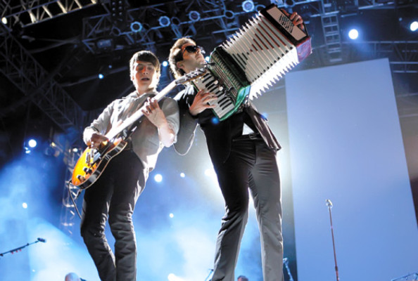 Deslumbra festejo bicentenario