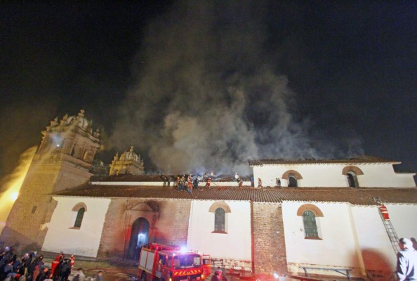 Incendio arrasa histórico templo católico en Perú