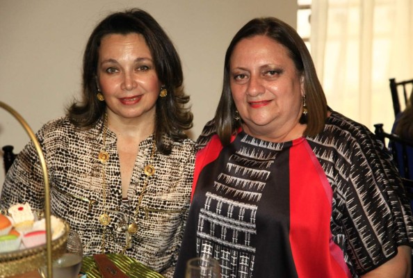 Zobeida Handal de Saybe es agasajada por su natalicio