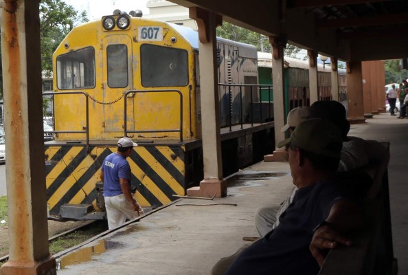 San Nicolás y sus acompañantes ya están en el tren