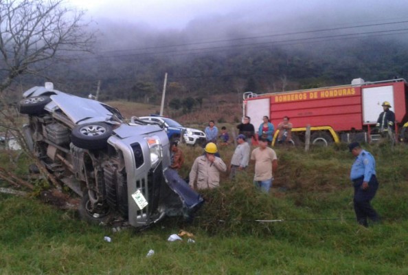 Siete heridos deja accidente de microbús en Ocotepeque