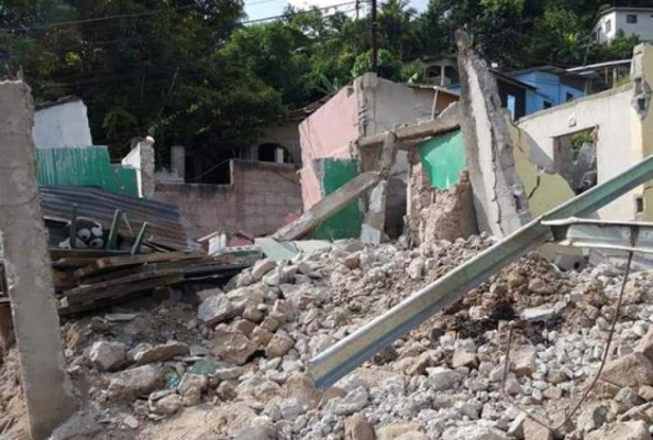 Falla geológica parte en dos a barrio y colonia de Santa Bárbara