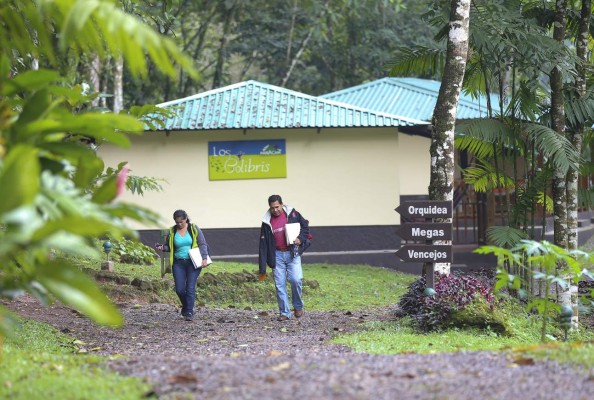 Turismo en las alturas por los senderos de Panacam
