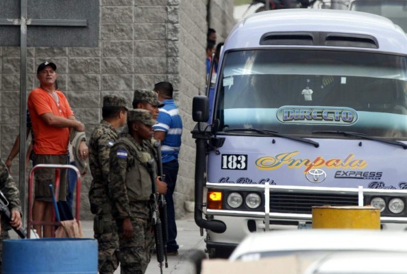 Operativo en terminal de buses en San Pedro Sula
