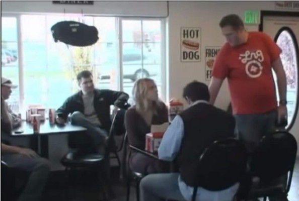 Video: Mujer es víctima de violencia en lugar público