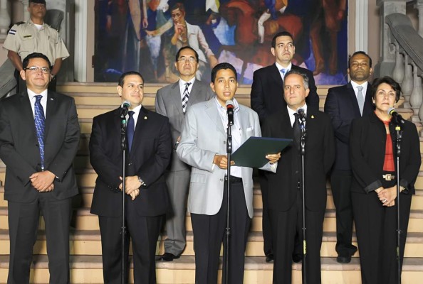 Trascienden cambios de ministros en el Gobierno