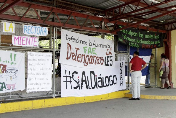 Tras 7 años, la Unah-vs cumple más de una semana sin clases