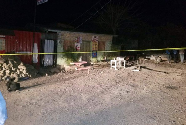 Asesinan a tío y sobrino en cantina por supuestas enemistades personales en El Paraíso