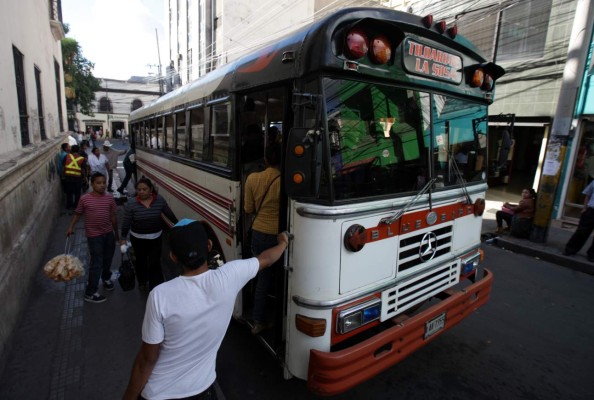 Usuarios de buses podrán pagar con tarjetas electrónicas