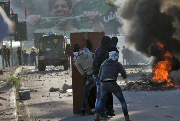 Dos muertos y más de 300 heridos en el 'Día de la ira”