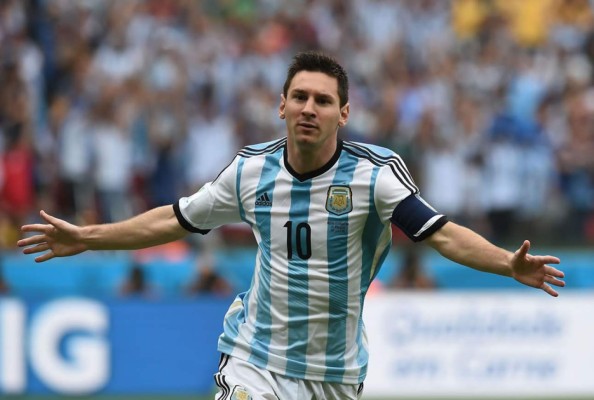 Un doblete de Messi coloca a Argentina como primera de grupo