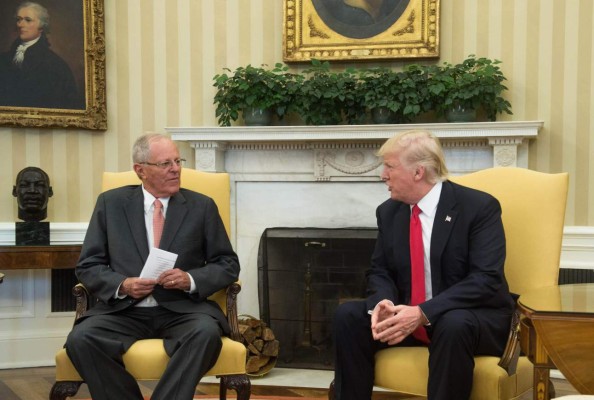 Trump dona medio millón de dólares al Perú por inundaciones