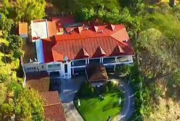 Una mansión, entre los bienes asegurados a la ex primera dama Rosa Elena de Lobo