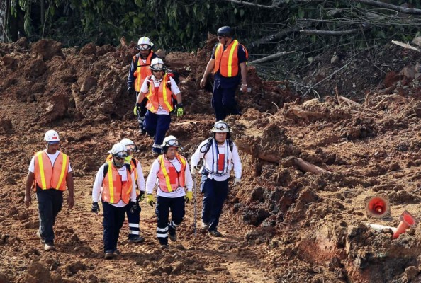 Panamá: Un menor muerto y cinco personas desaparecidas deja un alud de tierra