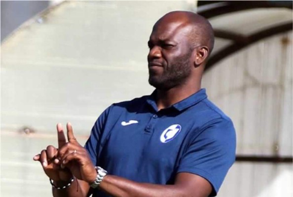 David Suazo es ratificado a cargo del primer equipo del Carbonia Calcio de la Serie D de Italia