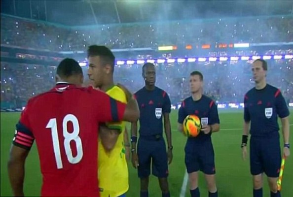 Video: El reencuentro de Neymar y Camilo Zuñiga después del Mundial
