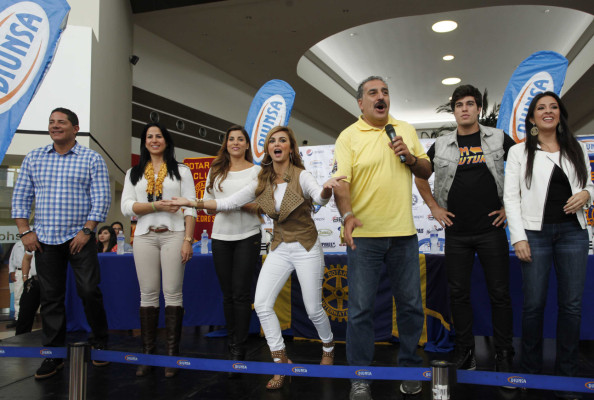 Las estrellas del RotaGol compartieron con los sampedranos