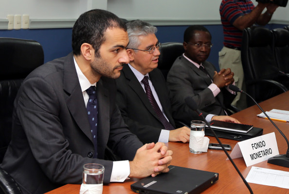 Negocian las bases de acuerdo con FMI