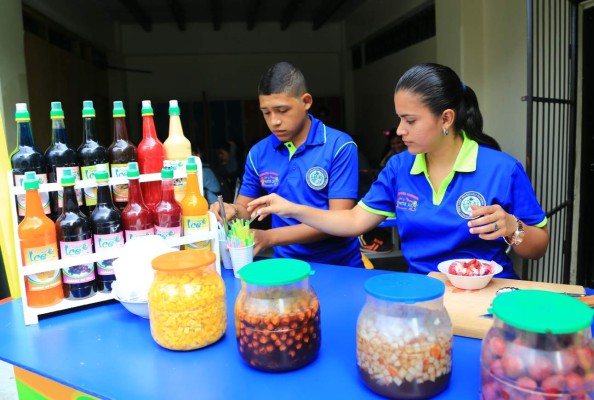 Estudiantes inauguran la microempresa Monster Ice