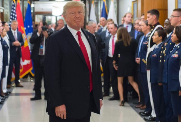 Deportaciones, mentiras y escándalos: Trump cumple 6 meses en la presidencia