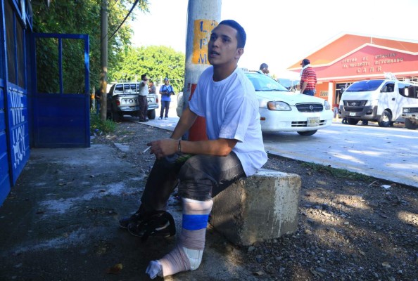 Llegó con un tornillo en el pie que le pusieron estando preso en EUA