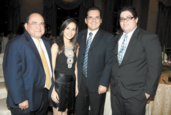 Honores para el banquero Napoleón Larach