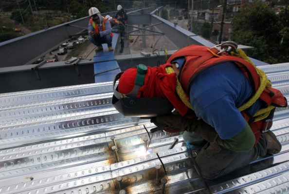 Cepal aboga por alzas graduales en el salario mínimo