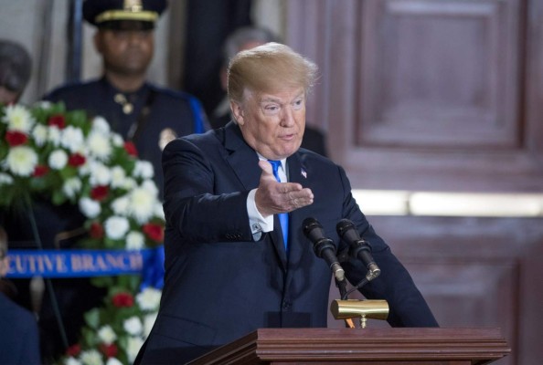 Trump vuelve a cargar contra el exdirector del FBI y le acusa de romper la ley