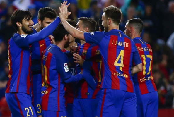 El Barcelona receta escandalosa goleada y sigue en la cima