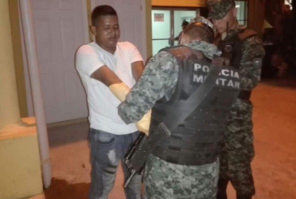 Testigos incriminan a guardia de seguridad en el crimen de su esposa