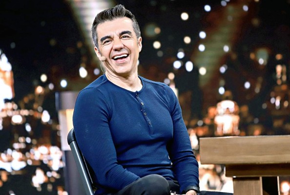 Operan a Adrián Uribe por cuarta vez