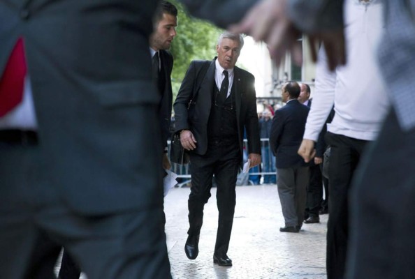 Real Madrid llegó a Lisboa y es recibido por decenas de aficionados