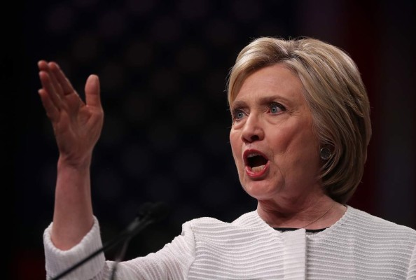 Hillary le pide a Donald Trump que borre su cuenta de Twitter  