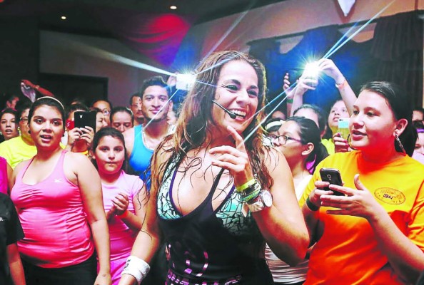 Sampedranos vibraron al ritmo de la zumba