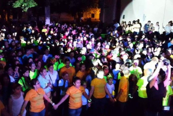 Maratón Neón en La Ceiba por la juventud hondureña